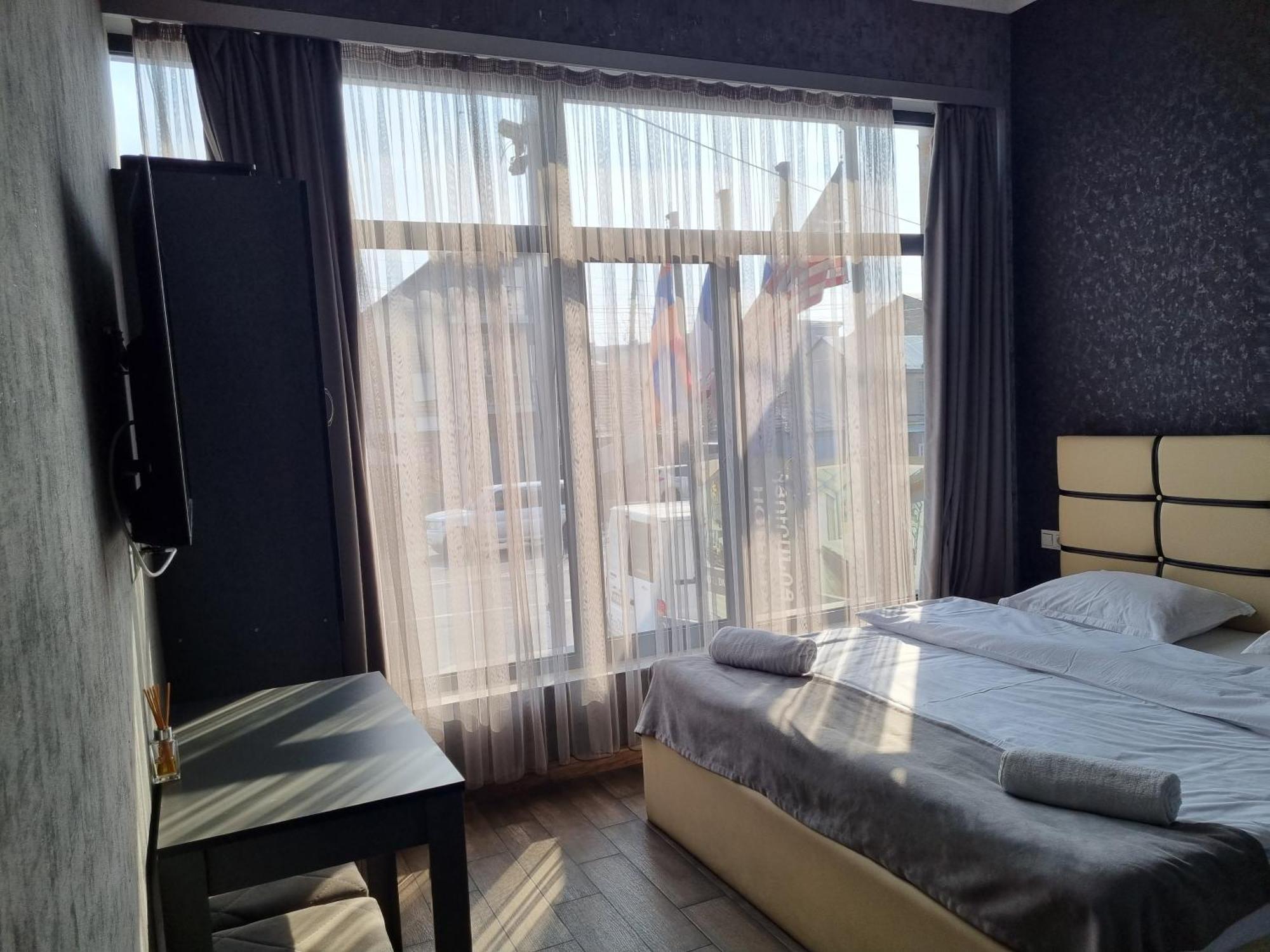 Day Inn Hotel Yerevan Exterior photo